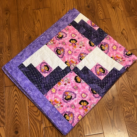 Dora the explorer with her monkey boots pink and purple quilt - Picture 9 of 9